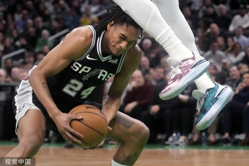 拿雷霆和鹈 拿雷霆和鹈